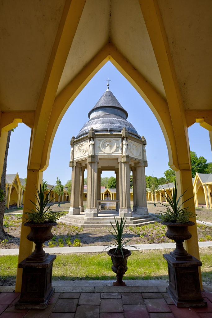 hdr Martelaren van Gorcum den briel brielle kerkfotografie religie religion kerk watergeuzen 1572 Martelveld Ciborium kathedraal rooms katholiek bedevaartkerk heiligdom